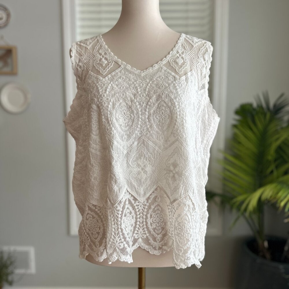 Coco + Carmen Crisp White Lace Tank Scalloped Hem Sz L/XL NWOT
